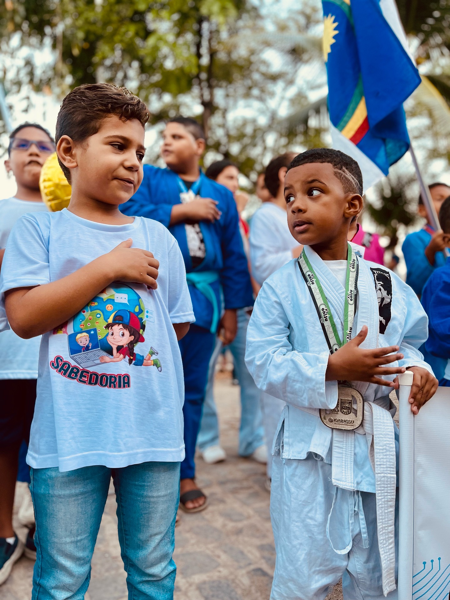 Estudantes participando de uma experiência educativa real