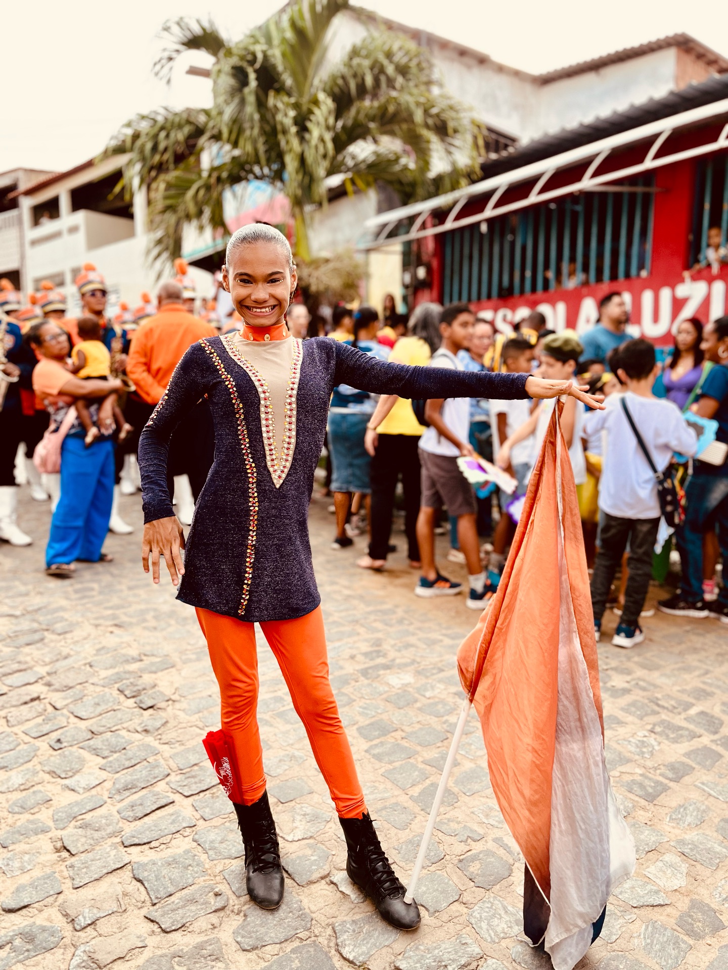 Aluna participando de projeto escolar real
